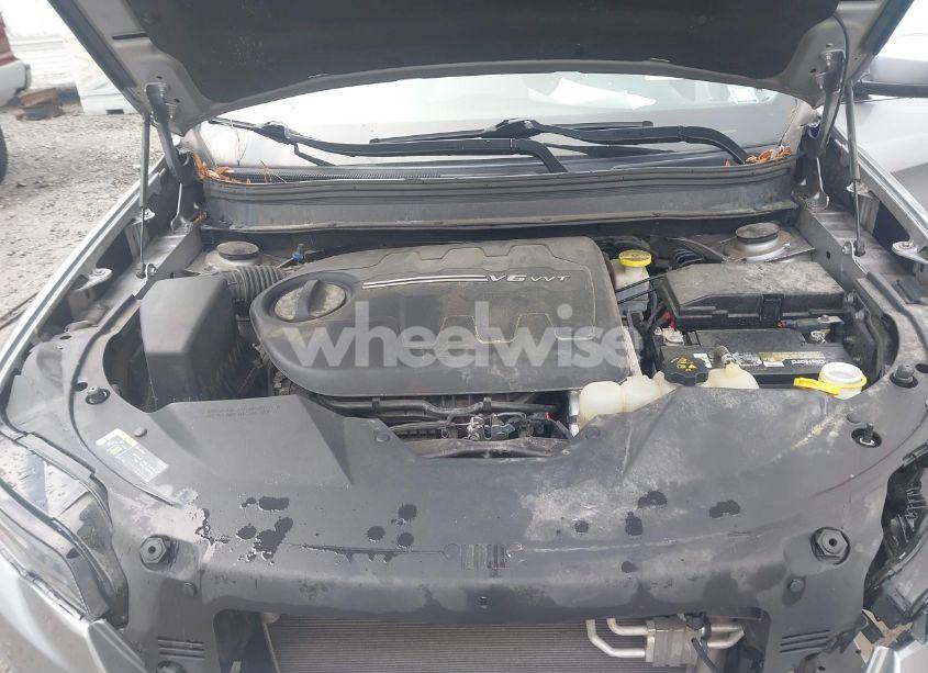 Photo 10 of 2019 Jeep Cherokee LATITUDE PLUS 4X4 (VIN 1C4PJMLX7KD104542)