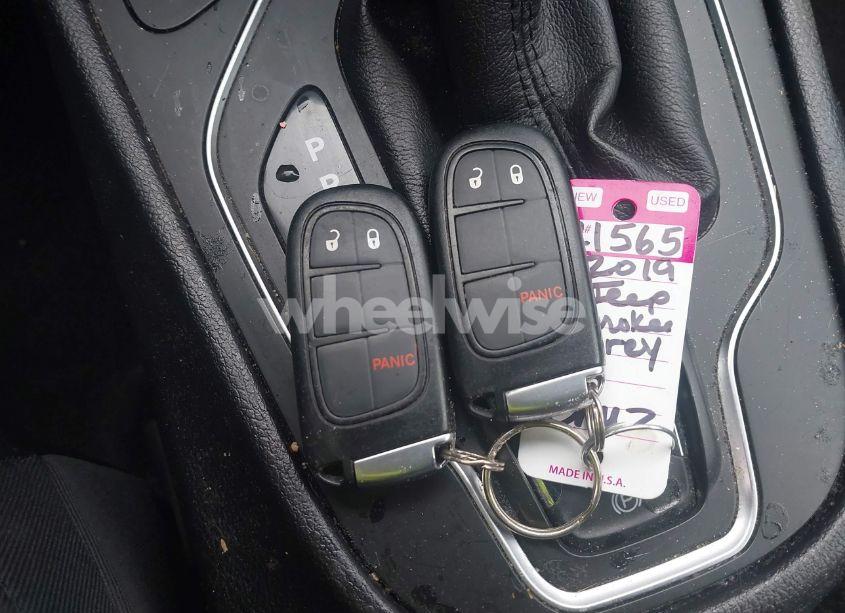 Photo 11 of 2019 Jeep Cherokee LATITUDE PLUS 4X4 (VIN 1C4PJMLX7KD104542)