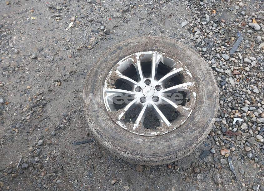 Photo 12 of 2019 Jeep Cherokee LATITUDE PLUS 4X4 (VIN 1C4PJMLX7KD104542)