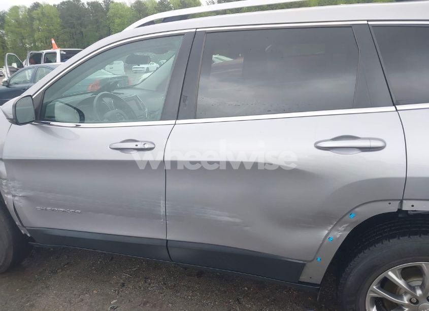 Photo 15 of 2019 Jeep Cherokee LATITUDE PLUS 4X4 (VIN 1C4PJMLX7KD104542)