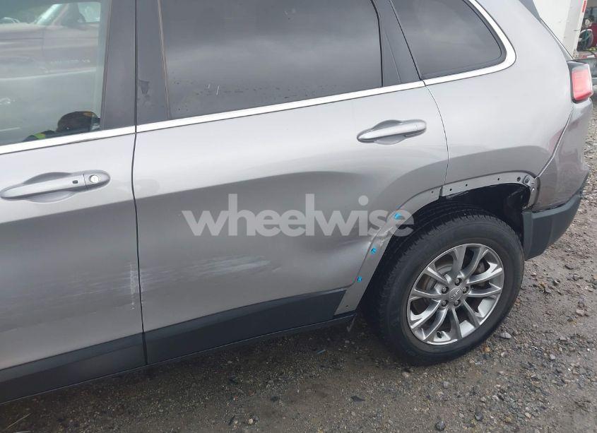 Photo 18 of 2019 Jeep Cherokee LATITUDE PLUS 4X4 (VIN 1C4PJMLX7KD104542)