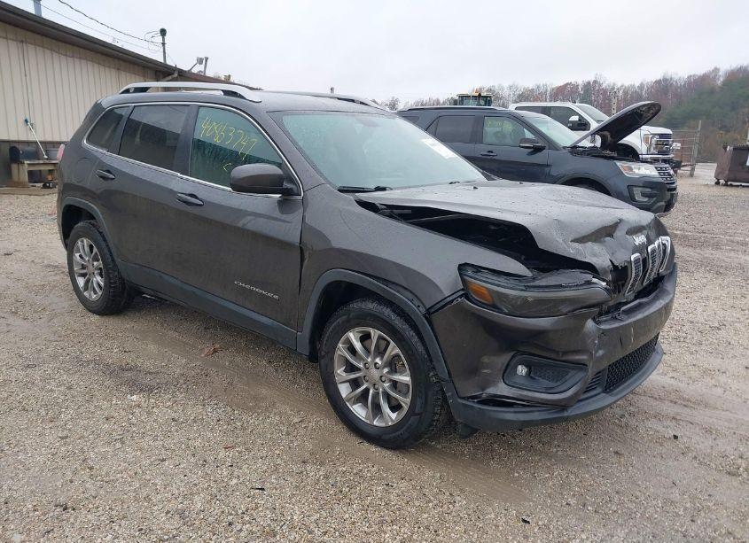 2019 Jeep Cherokee LATITUDE PLUS 4X4 (VIN 1C4PJMLX7KD122071) main photo