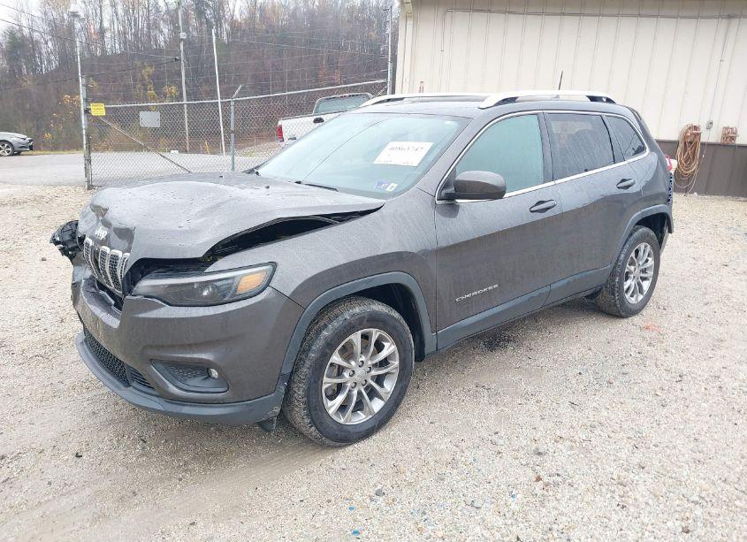 Photo 2 of 2019 Jeep Cherokee LATITUDE PLUS 4X4 (VIN 1C4PJMLX7KD122071)