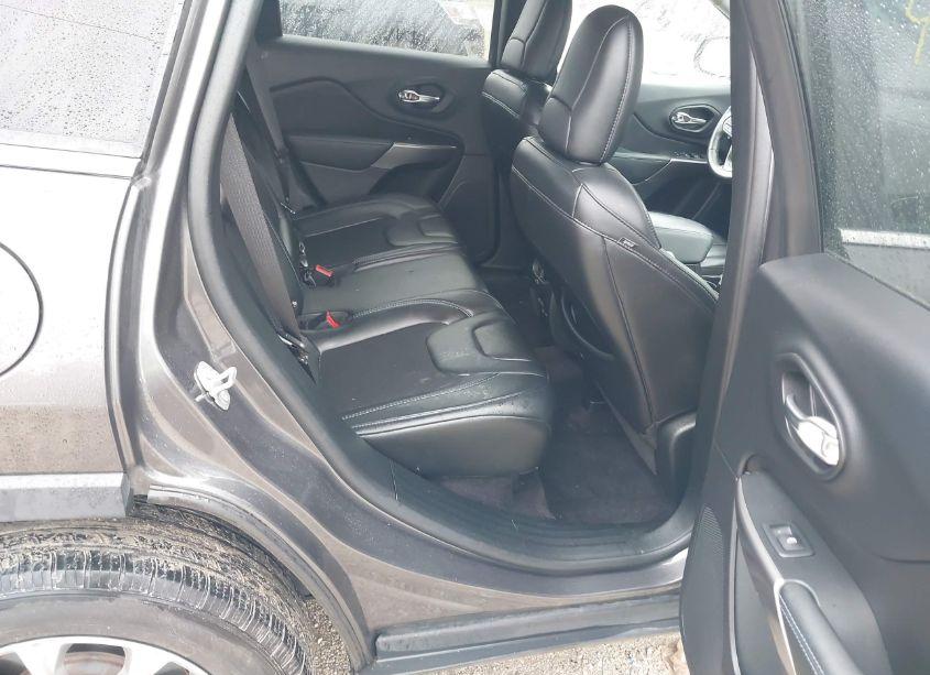 Photo 8 of 2019 Jeep Cherokee LATITUDE PLUS 4X4 (VIN 1C4PJMLX7KD122071)