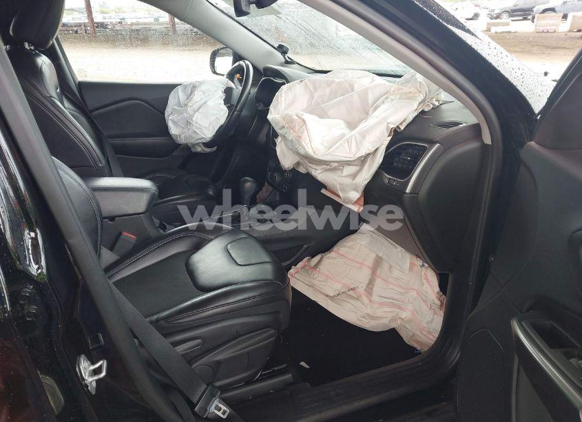 Photo 5 of 2019 Jeep Cherokee LATITUDE PLUS 4X4 (VIN 1C4PJMLX8KD267426)