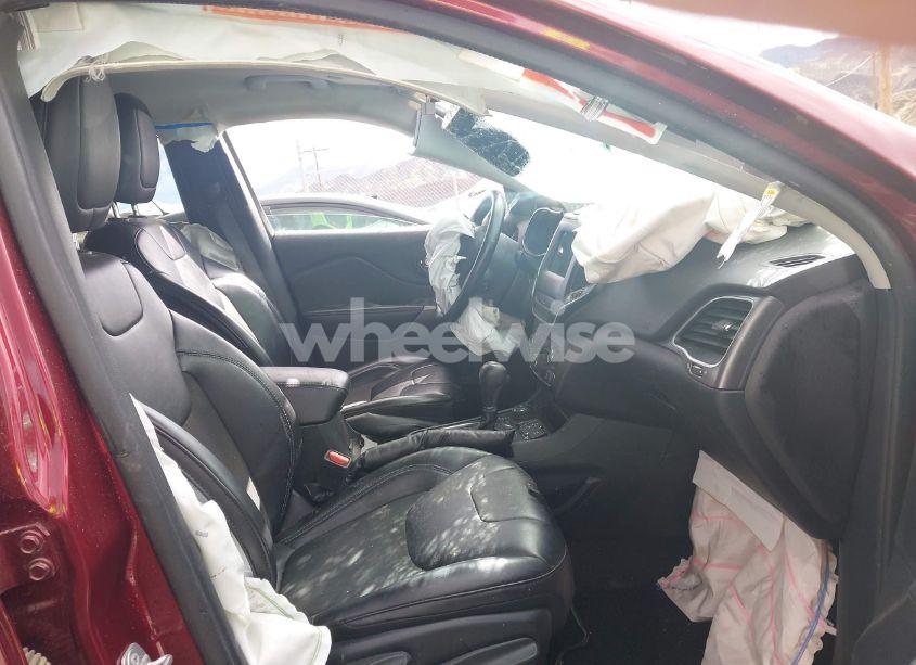 Photo 5 of 2019 Jeep Cherokee LATITUDE PLUS 4X4 (VIN 1C4PJMLX8KD330606)