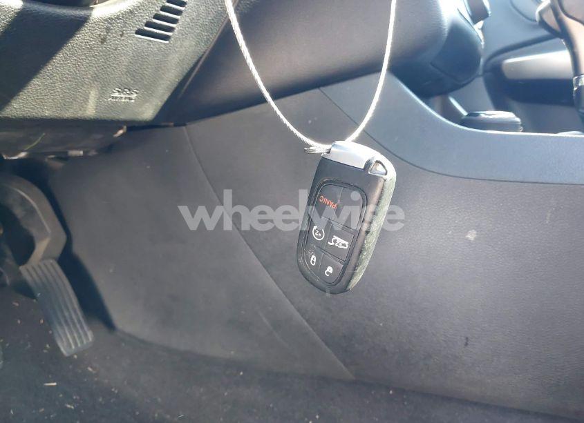 Photo 11 of 2019 Jeep Cherokee LATITUDE PLUS 4X4 (VIN 1C4PJMLX8KD463852)