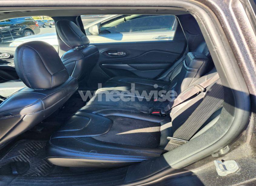 Photo 8 of 2019 Jeep Cherokee (VIN 1C4PJMLXXKD105619)