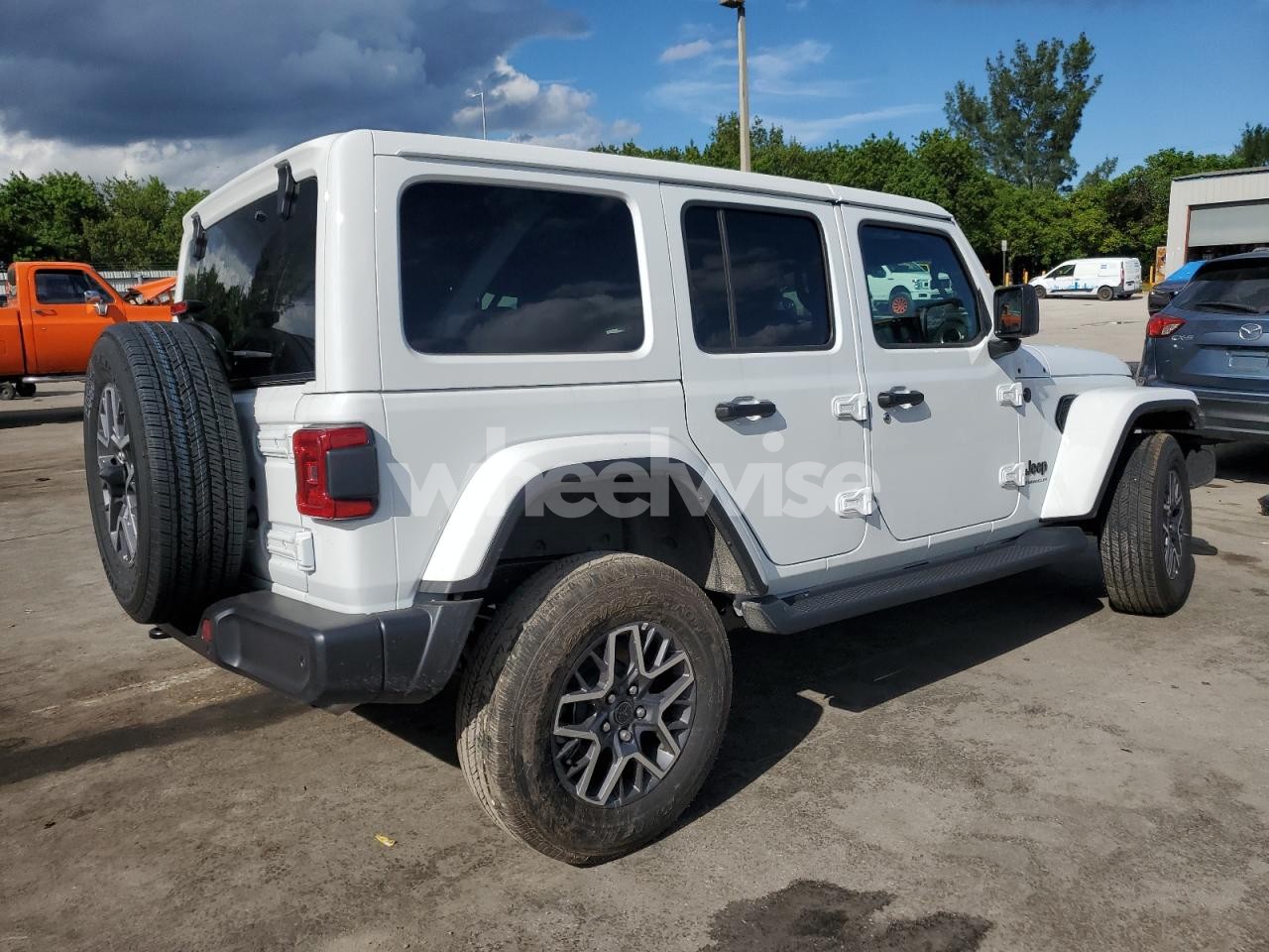 Photo 3 of 2025 JEEP WRANGLER SAHARA (VIN 1C4PJXEG5SW618165)