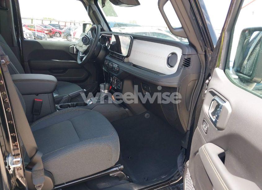 Photo 5 of 2025 Jeep Wrangler 4-DOOR SAHARA 4X4 (VIN 1C4PJXEN0SW598048)