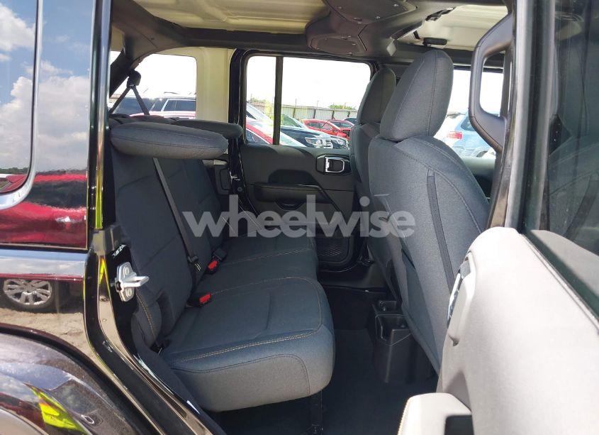 Photo 8 of 2025 Jeep Wrangler 4-DOOR SAHARA 4X4 (VIN 1C4PJXEN0SW598048)