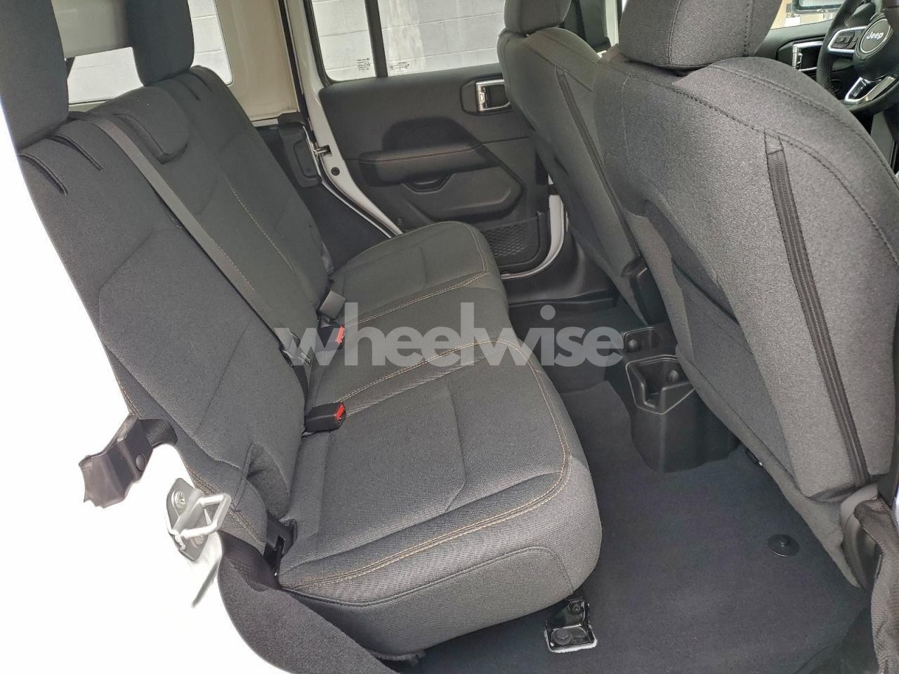 Photo 11 of 2025 JEEP WRANGLER SAHARA (VIN 1C4PJXENXSW645358)