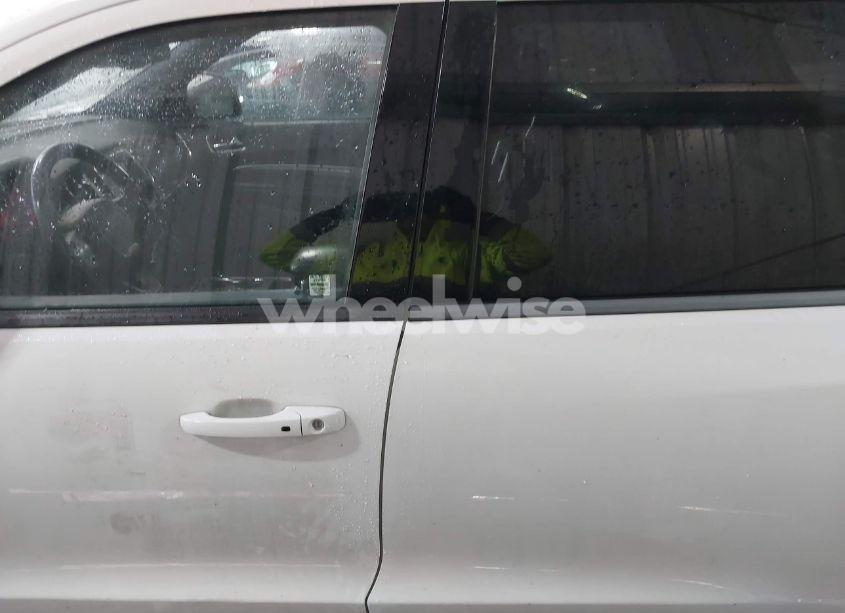 Photo 14 of 2015 Dodge Durango SXT (VIN 1C4RDHAG0FC891811)