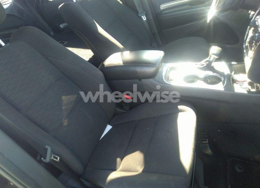 Photo 5 of 2018 Dodge Durango SXT AWD (VIN 1C4RDJAG1JC329772)