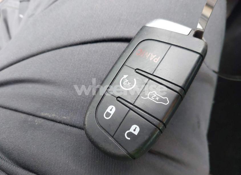 Photo 11 of 2018 Dodge Durango SXT AWD (VIN 1C4RDJAG4JC355041)