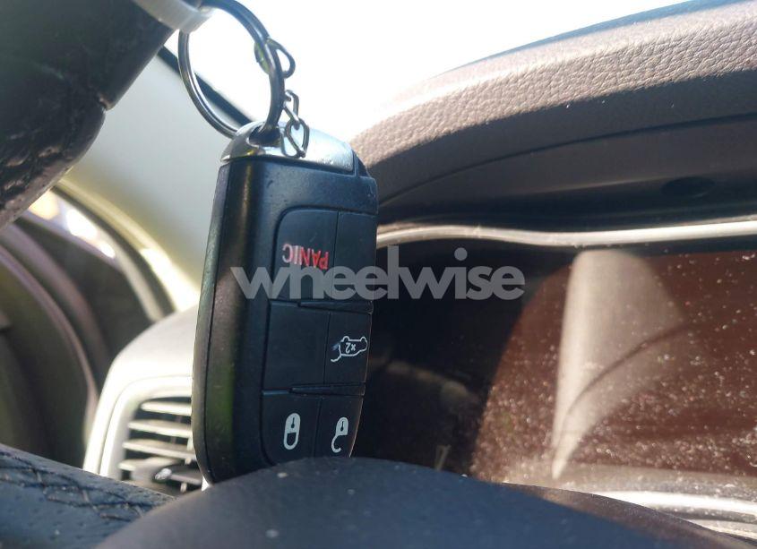 Photo 11 of 2019 Dodge Durango SXT AWD (VIN 1C4RDJAG8KC634008)