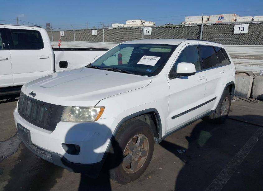 Photo 2 of 2013 Jeep Grand CHEROKEE LAREDO (VIN 1C4RJEAG0DC514254)