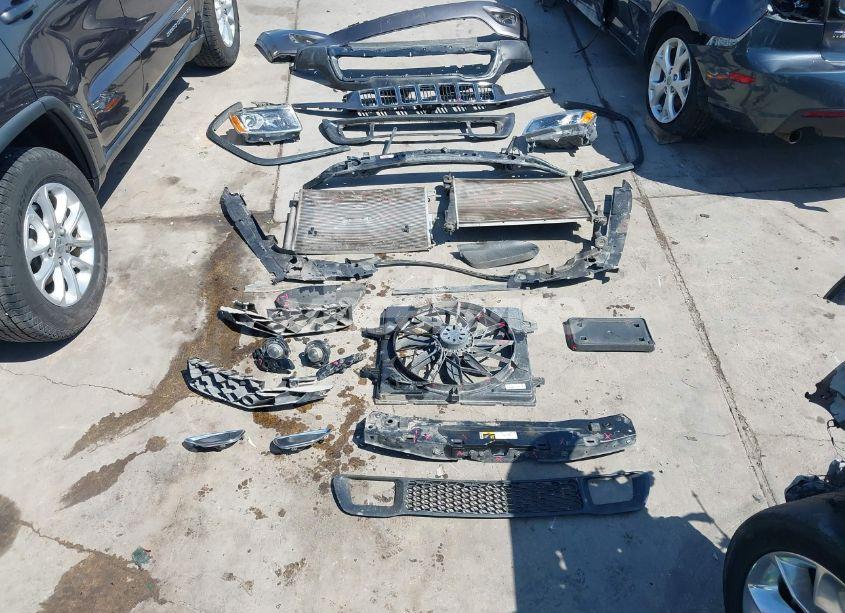 Photo 12 of 2015 Jeep Grand CHEROKEE LAREDO (VIN 1C4RJEAG0FC952260)