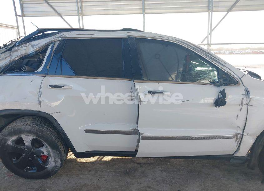 Photo 13 of 2013 Jeep Grand CHEROKEE LAREDO (VIN 1C4RJEAG1DC589237)