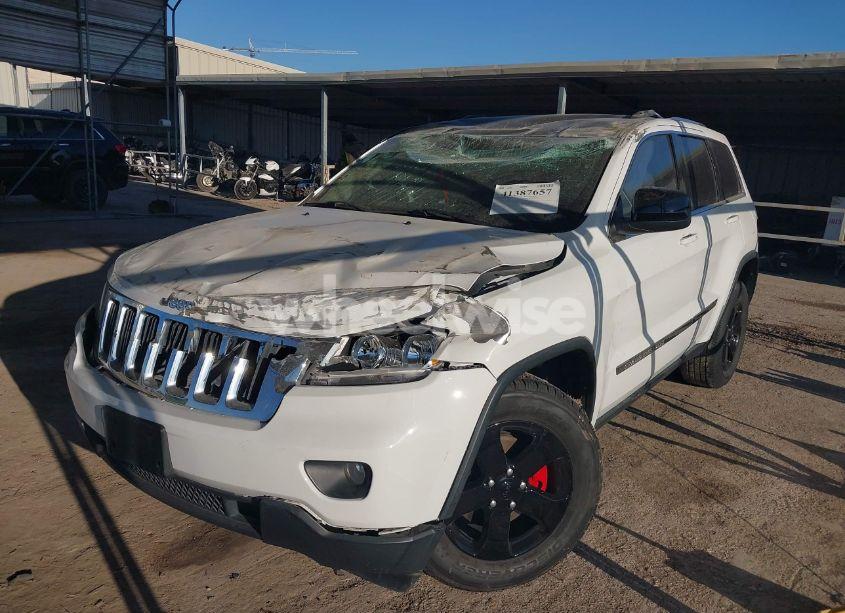 Photo 2 of 2013 Jeep Grand CHEROKEE LAREDO (VIN 1C4RJEAG1DC589237)