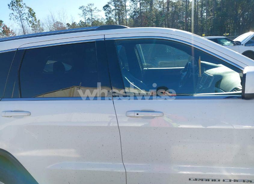 Photo 13 of 2015 Jeep Grand CHEROKEE LAREDO (VIN 1C4RJEAG1FC926234)