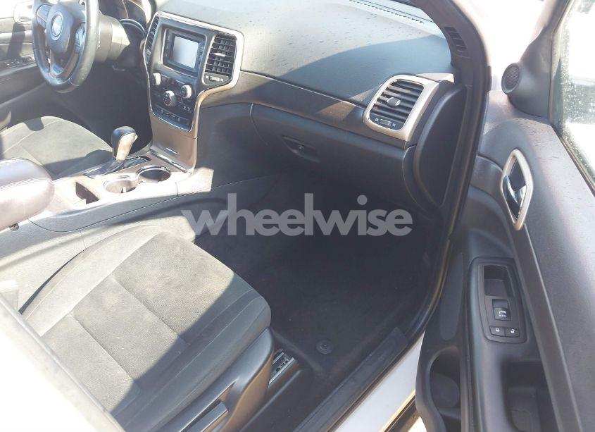 Photo 5 of 2016 Jeep Grand CHEROKEE LAREDO (VIN 1C4RJEAG1GC394064)