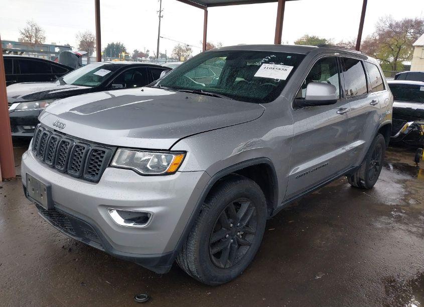 Photo 2 of 2020 Jeep Grand CHEROKEE LAREDO E 4X2 (VIN 1C4RJEAG1LC376402)