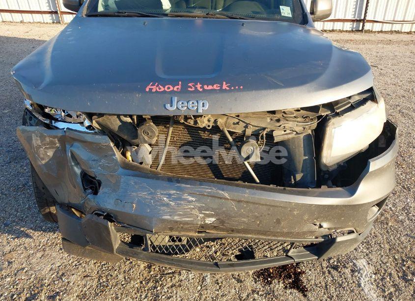 Photo 12 of 2012 Jeep Grand CHEROKEE LAREDO (VIN 1C4RJEAG2CC142625)