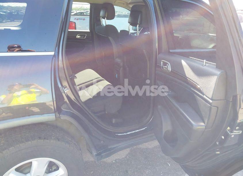 Photo 8 of 2013 Jeep Grand CHEROKEE LAREDO (VIN 1C4RJEAG2DC507953)