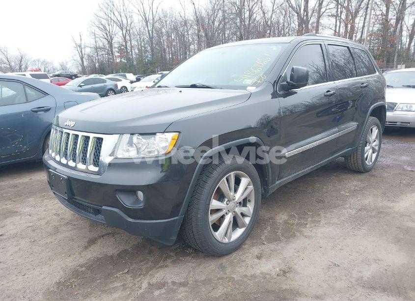 Photo 2 of 2013 Jeep Grand CHEROKEE LAREDO (VIN 1C4RJEAG2DC558403)