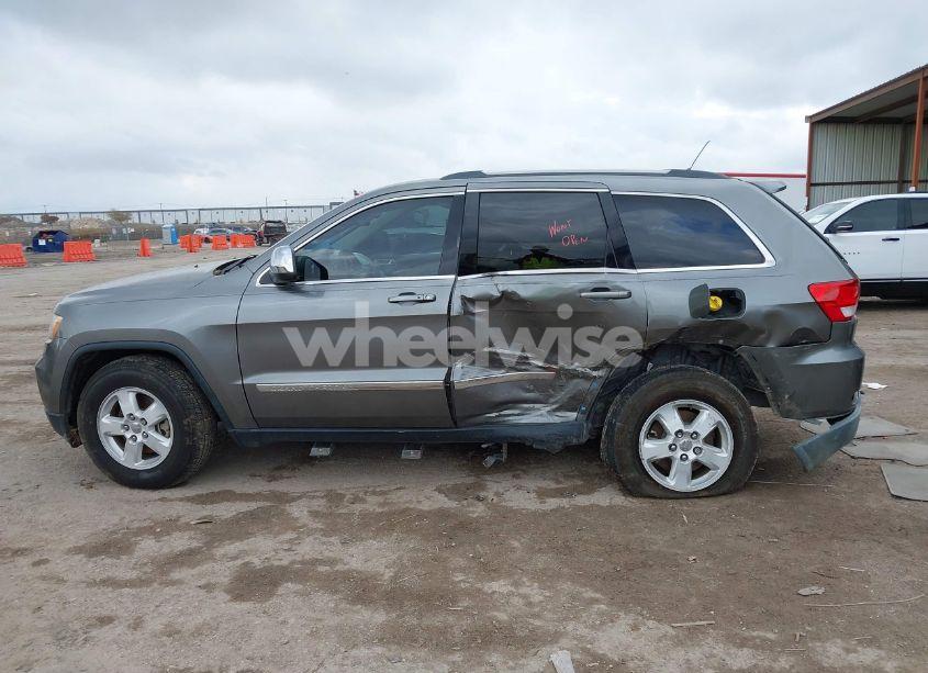 Photo 13 of 2013 Jeep Grand CHEROKEE LAREDO (VIN 1C4RJEAG2DC571569)
