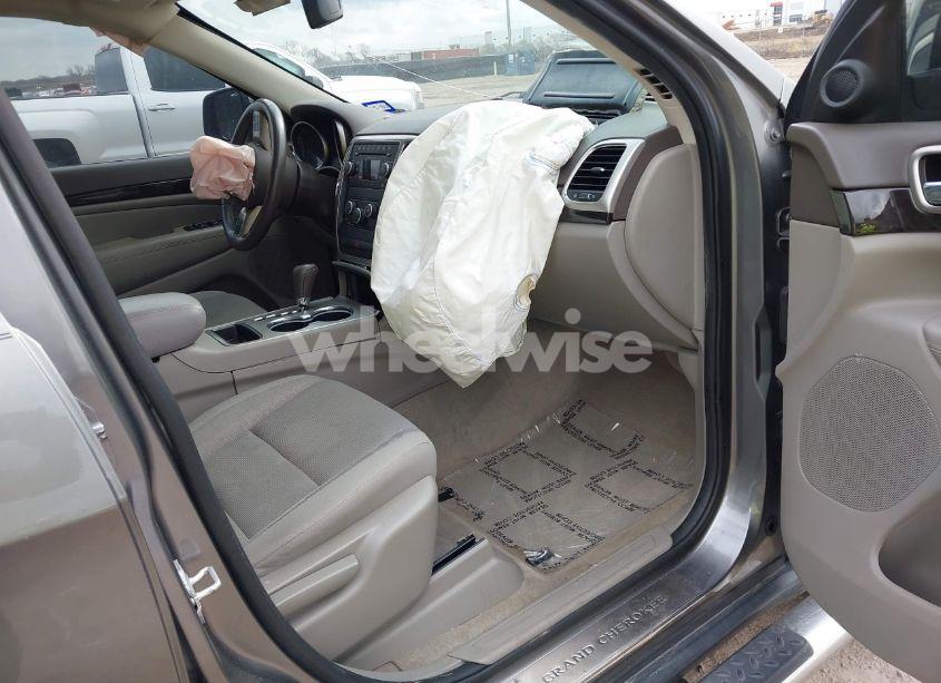 Photo 5 of 2013 Jeep Grand CHEROKEE LAREDO (VIN 1C4RJEAG2DC571569)