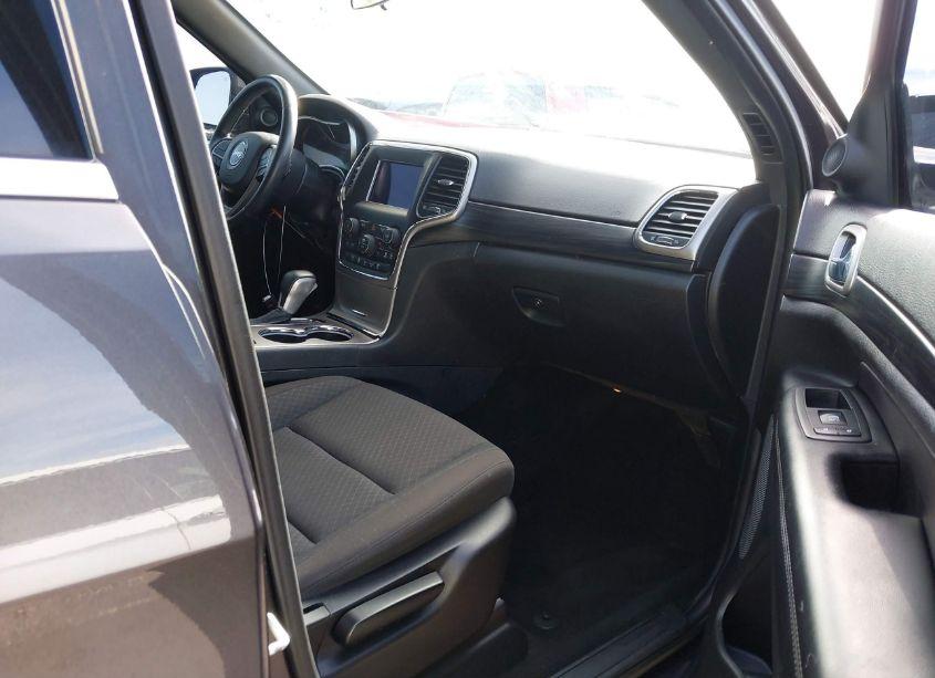 Photo 5 of 2019 Jeep Grand CHEROKEE LAREDO E 4X2 (VIN 1C4RJEAG2KC776497)