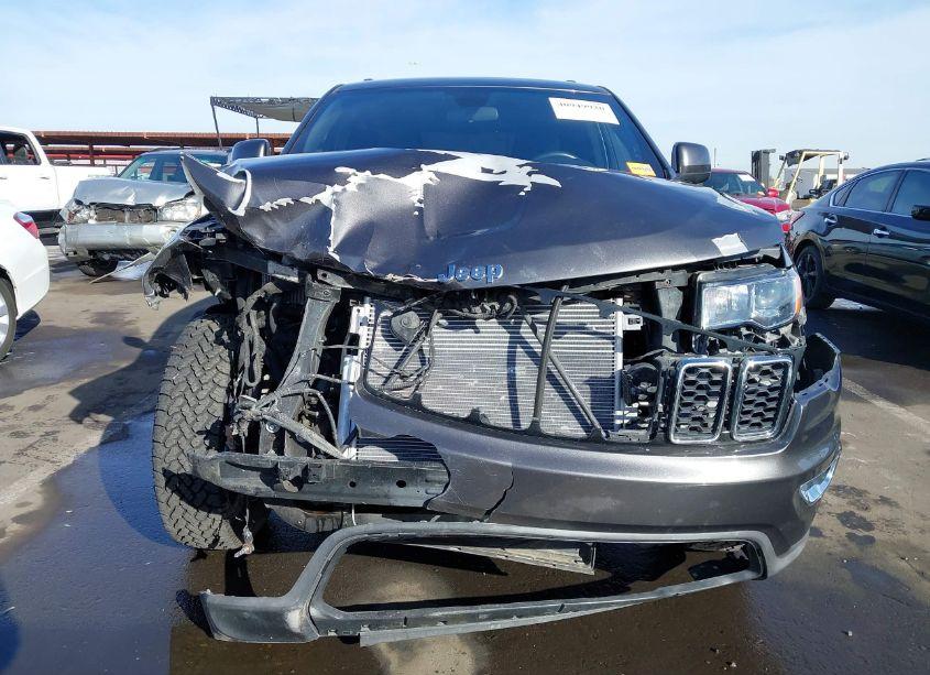 Photo 6 of 2019 Jeep Grand CHEROKEE LAREDO E 4X2 (VIN 1C4RJEAG2KC776497)