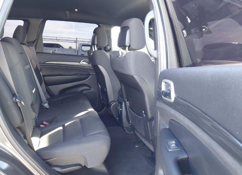 Photo 8 of 2019 Jeep Grand CHEROKEE LAREDO E 4X2 (VIN 1C4RJEAG2KC776497)