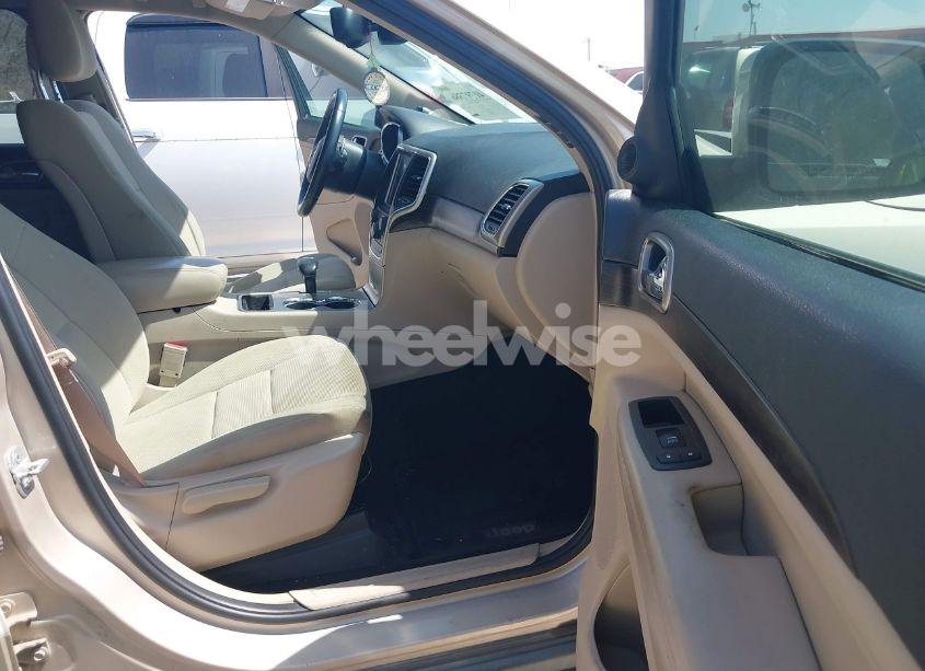 Photo 5 of 2014 Jeep Grand CHEROKEE LAREDO (VIN 1C4RJEAG3EC149148)