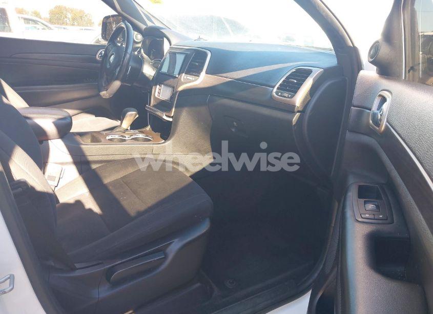 Photo 5 of 2017 Jeep Grand CHEROKEE LAREDO 4X2 (VIN 1C4RJEAG3HC614855)