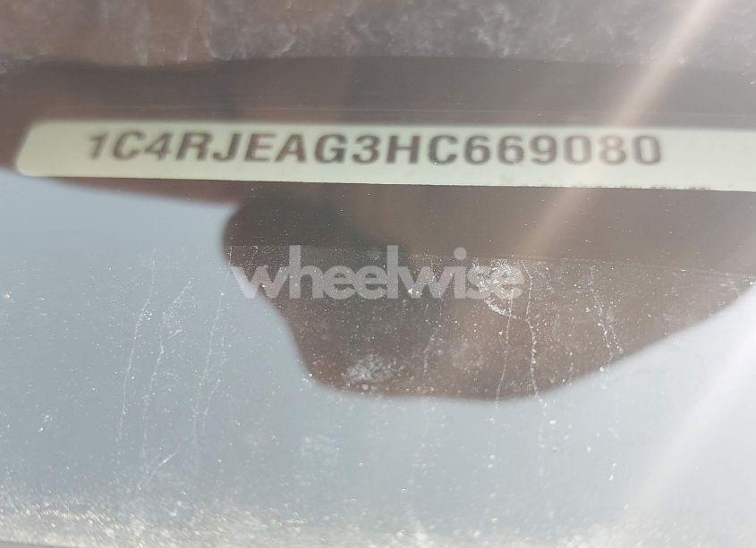 Photo 9 of 2017 Jeep Grand CHEROKEE LAREDO 4X2 (VIN 1C4RJEAG3HC669080)