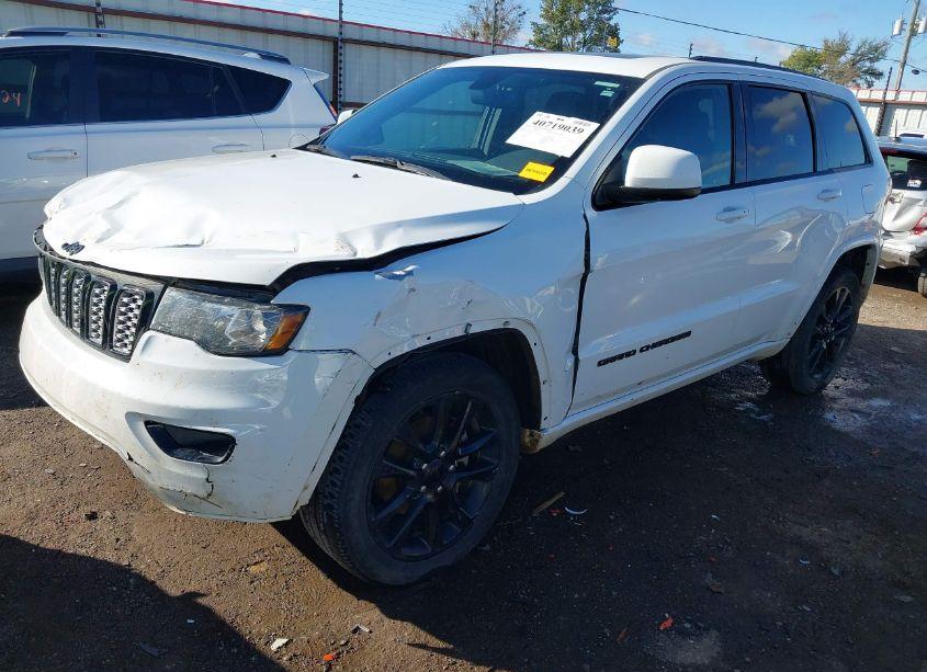 Photo 2 of 2020 Jeep Grand CHEROKEE LAREDO (VIN 1C4RJEAG3LC181918)