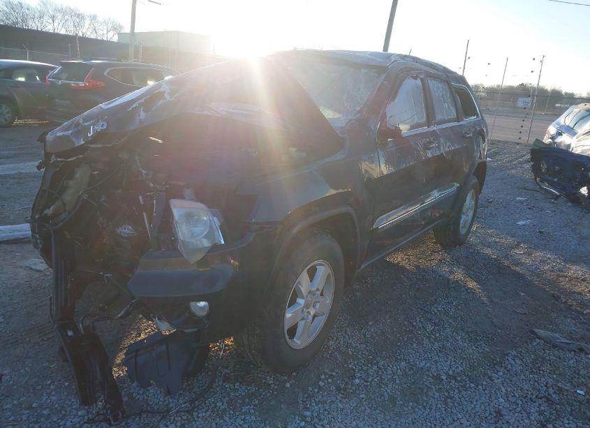 Photo 2 of 2013 Jeep Grand CHEROKEE LAREDO (VIN 1C4RJEAG4DC504195)