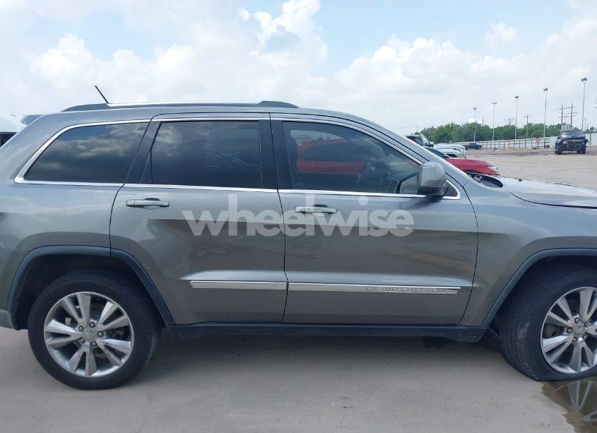 Photo 13 of 2013 Jeep Grand CHEROKEE LAREDO (VIN 1C4RJEAG4DC517061)