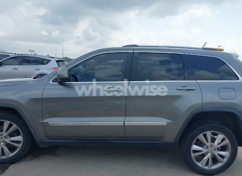 Photo 14 of 2013 Jeep Grand CHEROKEE LAREDO (VIN 1C4RJEAG4DC517061)