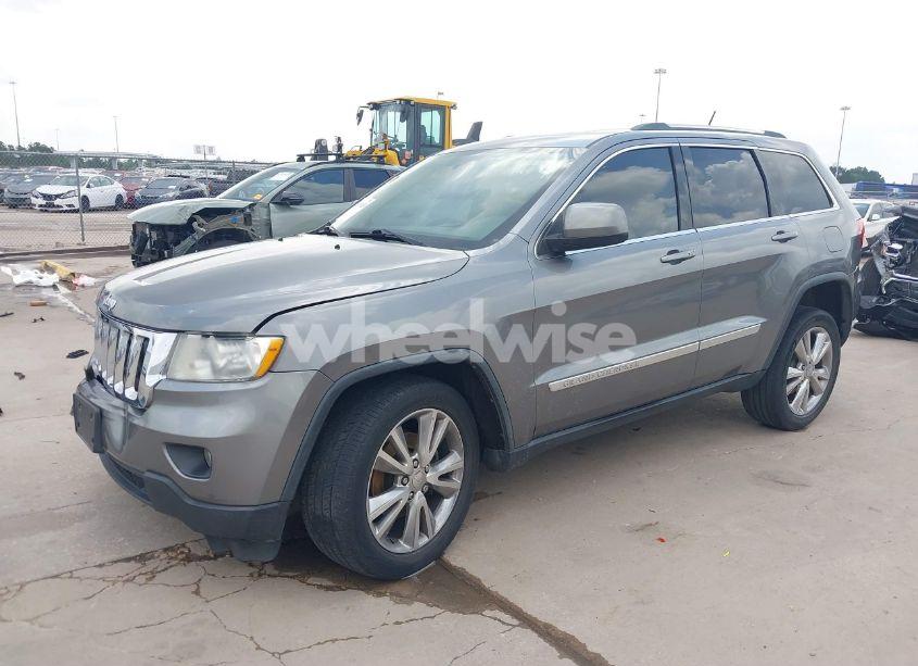 Photo 2 of 2013 Jeep Grand CHEROKEE LAREDO (VIN 1C4RJEAG4DC517061)