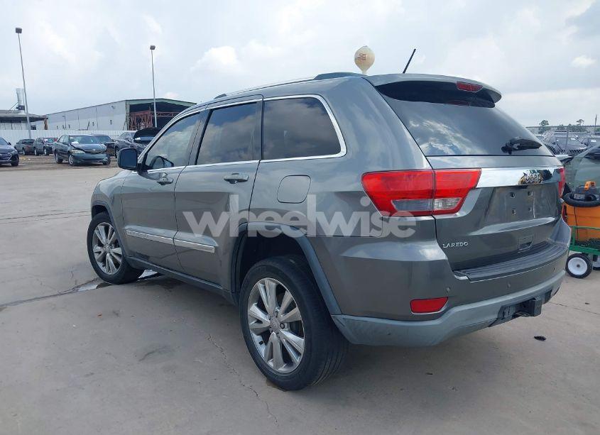 Photo 3 of 2013 Jeep Grand CHEROKEE LAREDO (VIN 1C4RJEAG4DC517061)