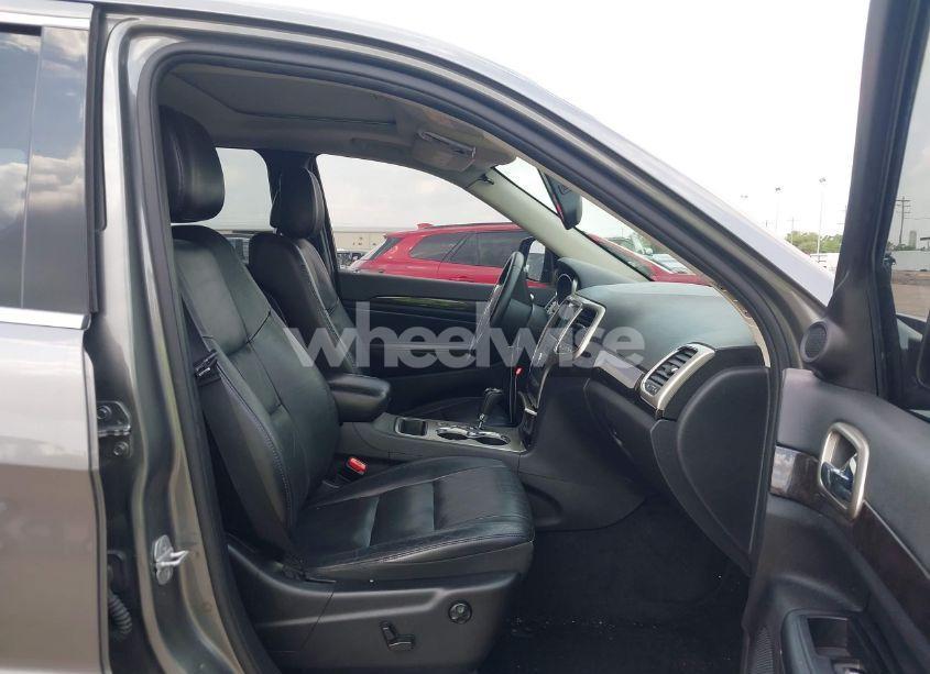 Photo 5 of 2013 Jeep Grand CHEROKEE LAREDO (VIN 1C4RJEAG4DC517061)