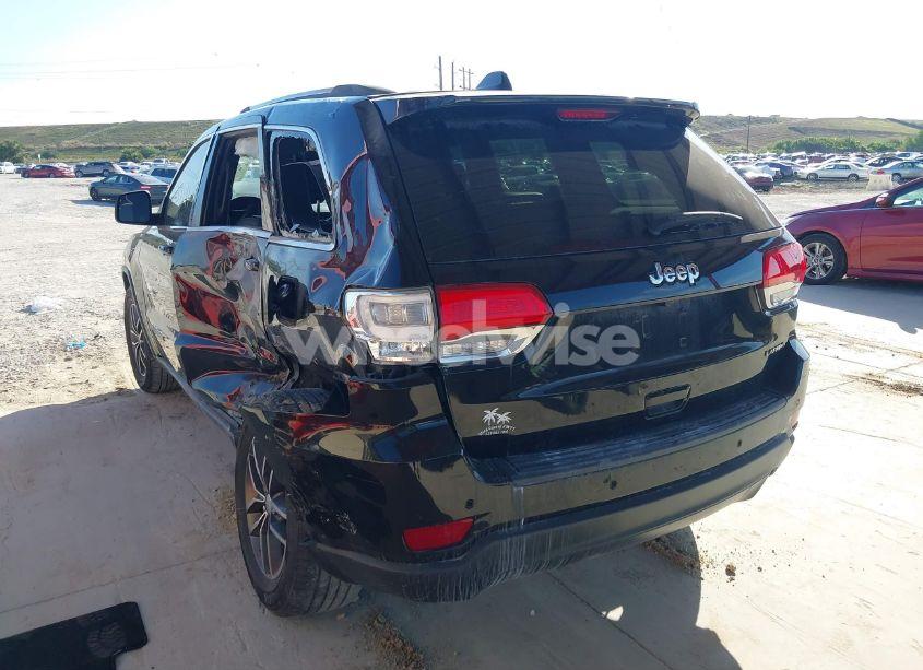 Photo 3 of 2018 Jeep Grand CHEROKEE LAREDO E 4X2 (VIN 1C4RJEAG4JC246952)