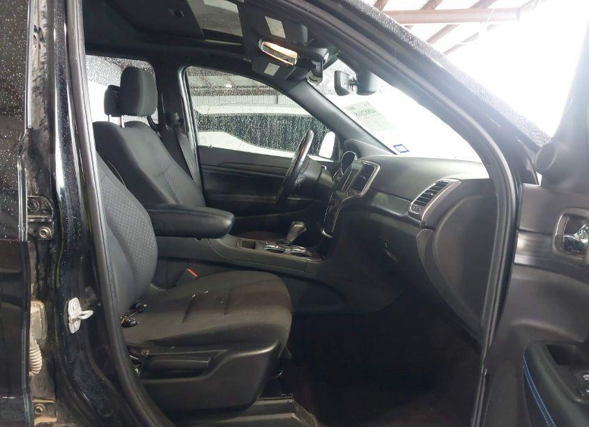 Photo 5 of 2019 Jeep Grand CHEROKEE UPLAND 4X2 (VIN 1C4RJEAG4KC571974)