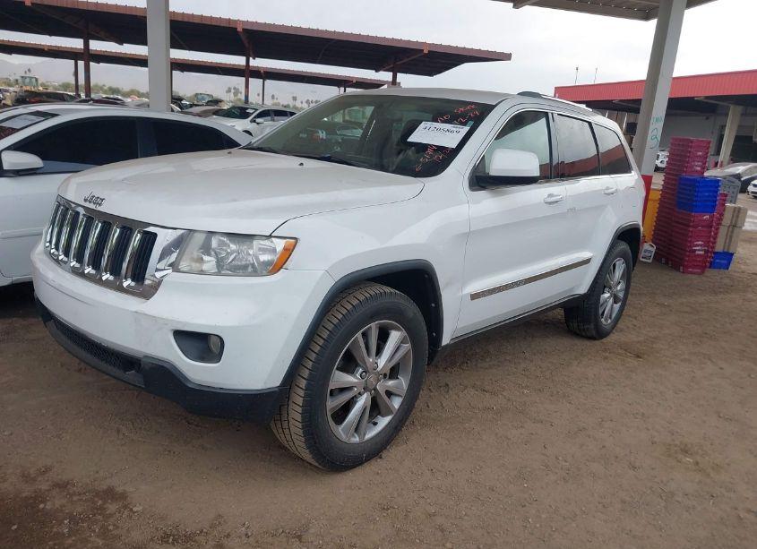 Photo 2 of 2013 Jeep Grand CHEROKEE LAREDO (VIN 1C4RJEAG5DC517148)