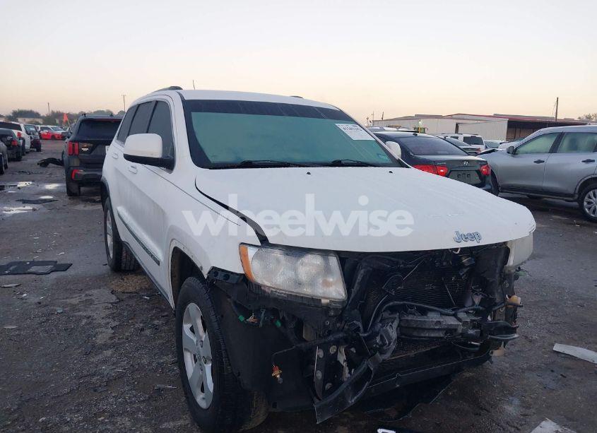 2013 Jeep Grand CHEROKEE LAREDO (VIN 1C4RJEAG5DC620828) main photo
