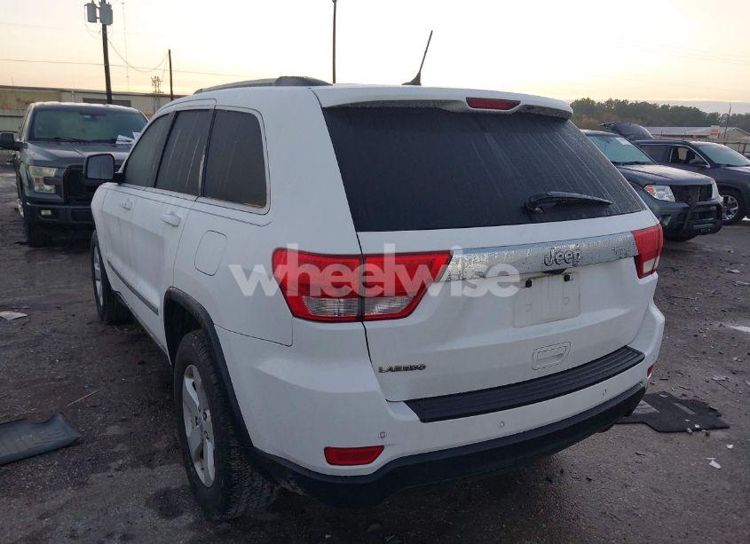 Photo 3 of 2013 Jeep Grand CHEROKEE LAREDO (VIN 1C4RJEAG5DC620828)